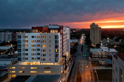 Melby Downtown Tapestry Collection By Hilton Melbourne